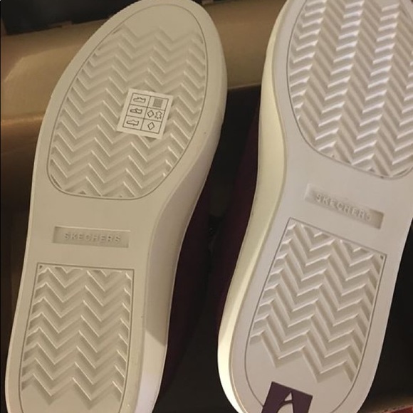 Never Worn Skechers Women’s Shoes Size 6.5 - Picture 2 of 2